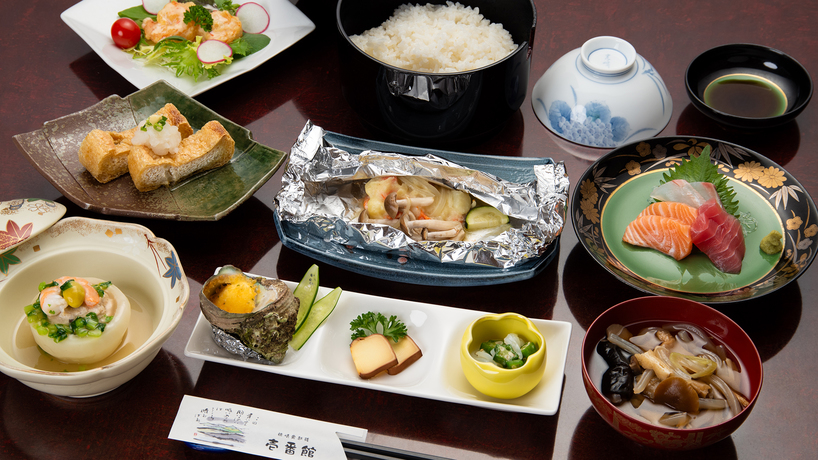 【夕食付】朝寝坊OK！「地産地消」を大切にした新鮮刺身や自家製会席料理を魚沼産コシヒカリで召し上がれ