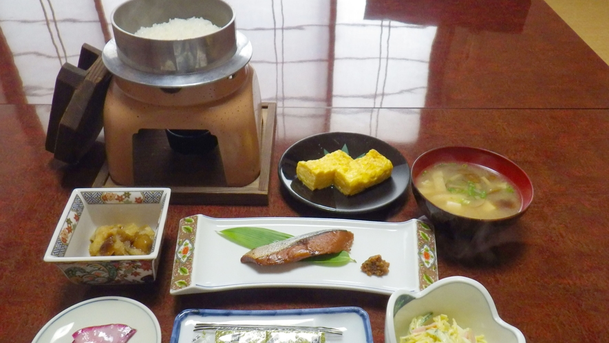 *朝食一例/魚沼産コシヒカリをお一人様ごとに炊いたお釜でお出しします！