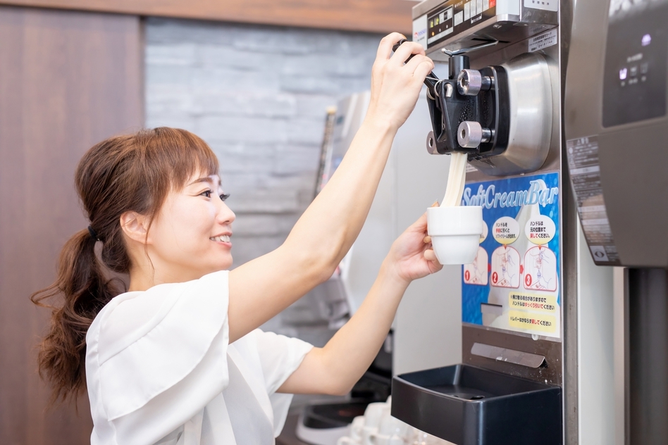 【スタンダード】国産いくら＆国産牛ステーキ＆カフェ専門家監修ケーキ食べ放題《ライブキッチン毎日開催》