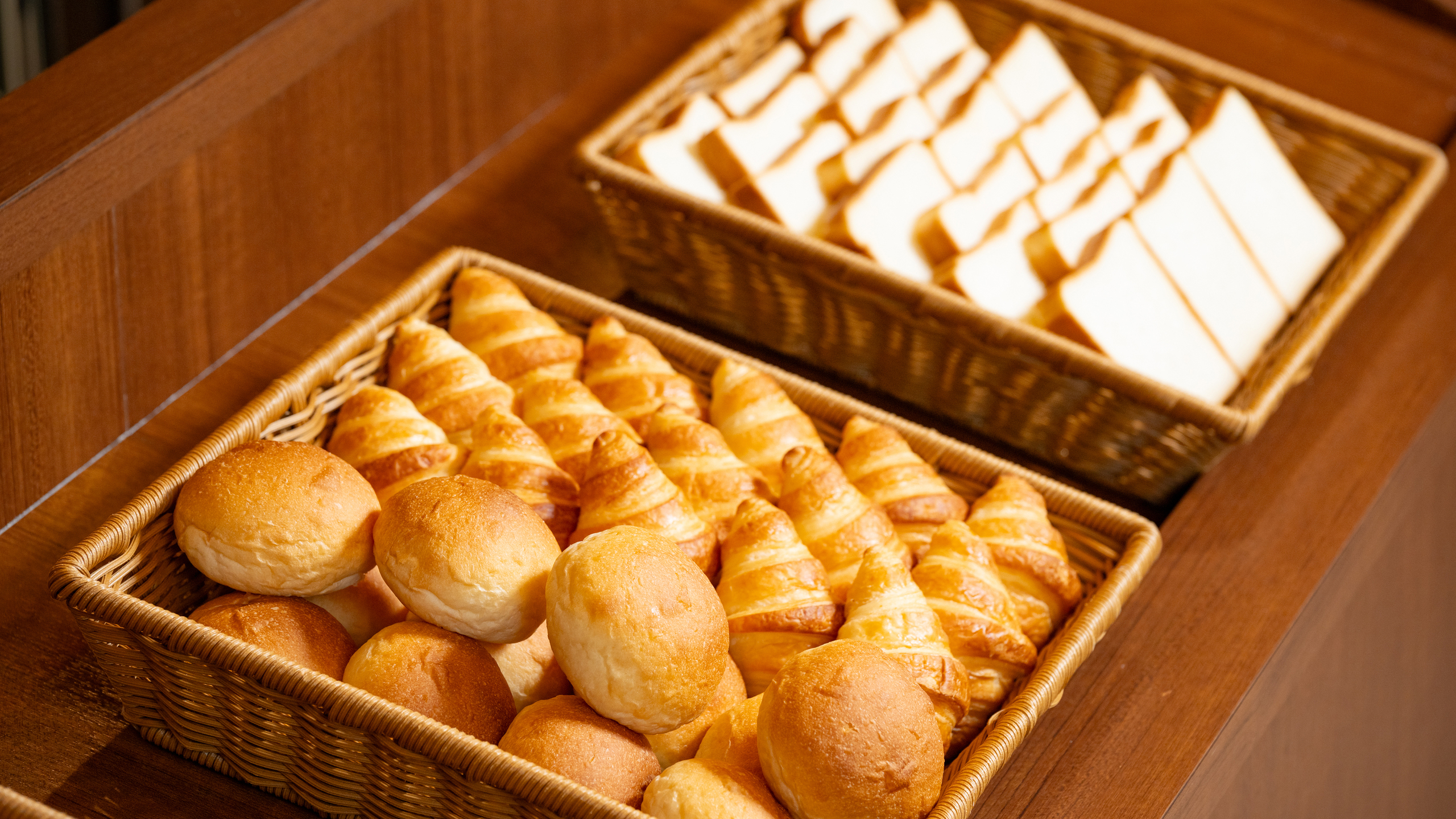 自家製のレシピで作られているパン（米粉パン・クロワッサン・食パン）