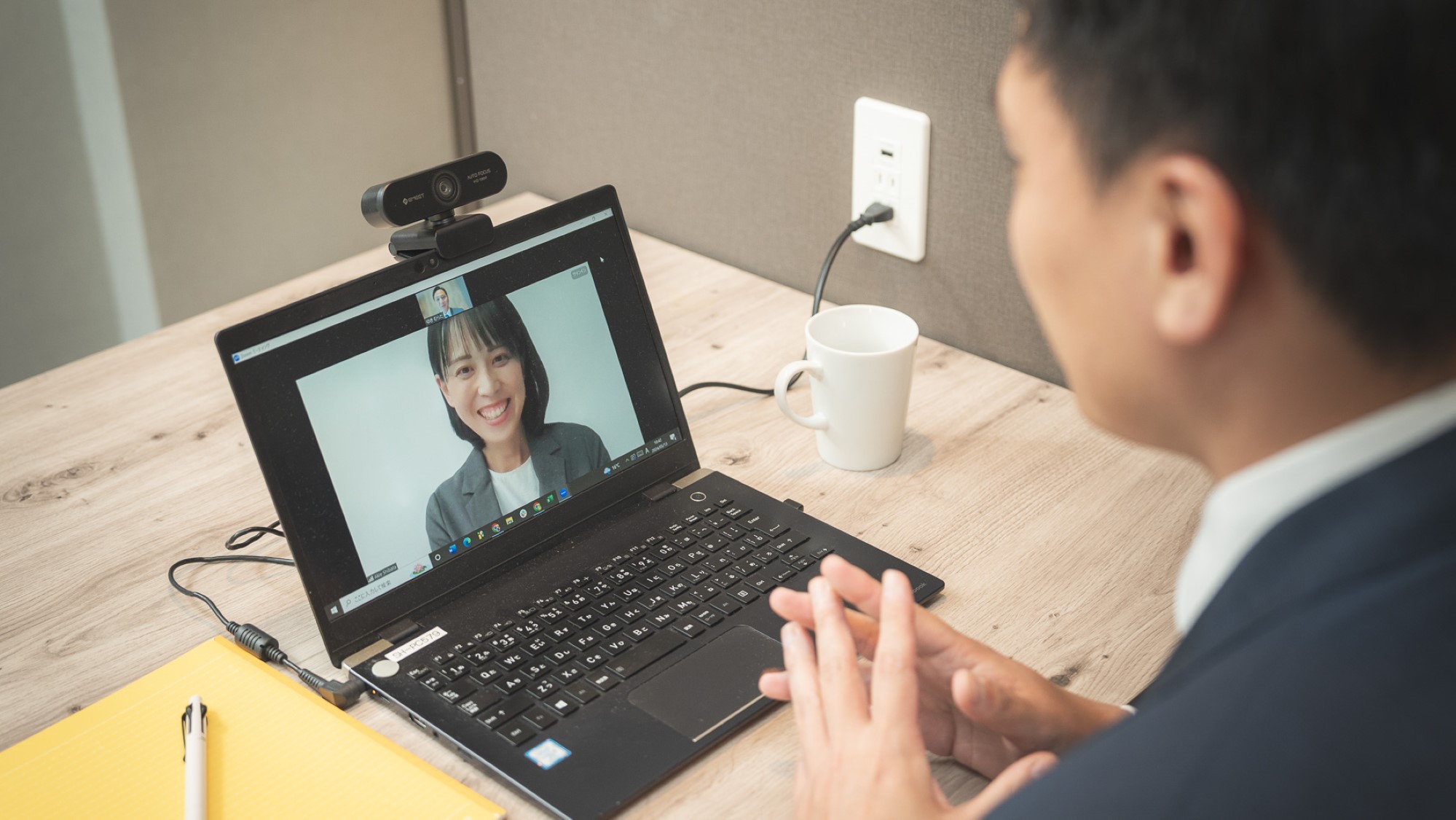 広々としたデスクで作業もしやすいです♪