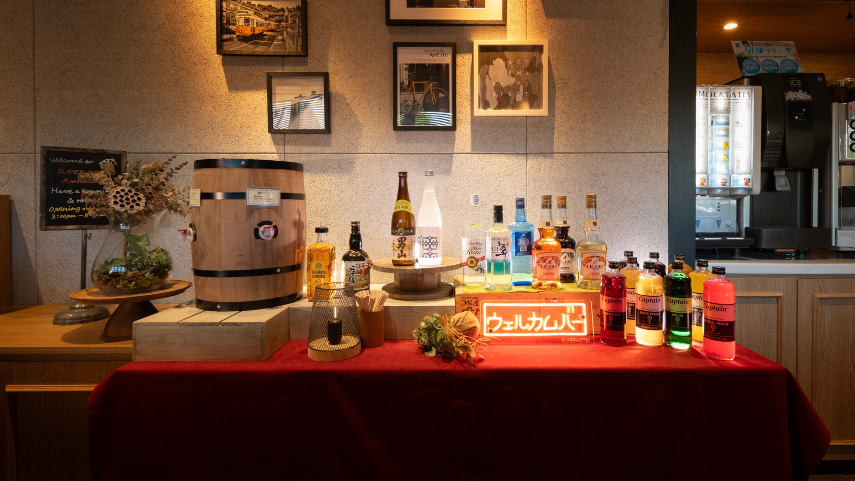 ワインや焼酎、コーヒー等をラウンジでゆったりと楽しめる無料ウェルカムバー
