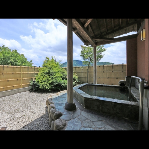 【白谷温泉】関西でも有数の病気治療療養のための湯治場として親しまれてきた天然ラドンを含んだ温泉。