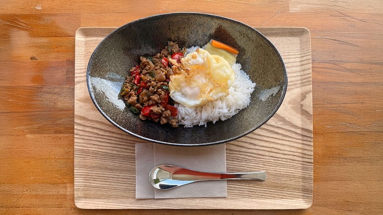 【セミダブルの二段ベッド】＼滞在中に使えるタイ料理お食事券1000円分付き／個室シングルタイプB