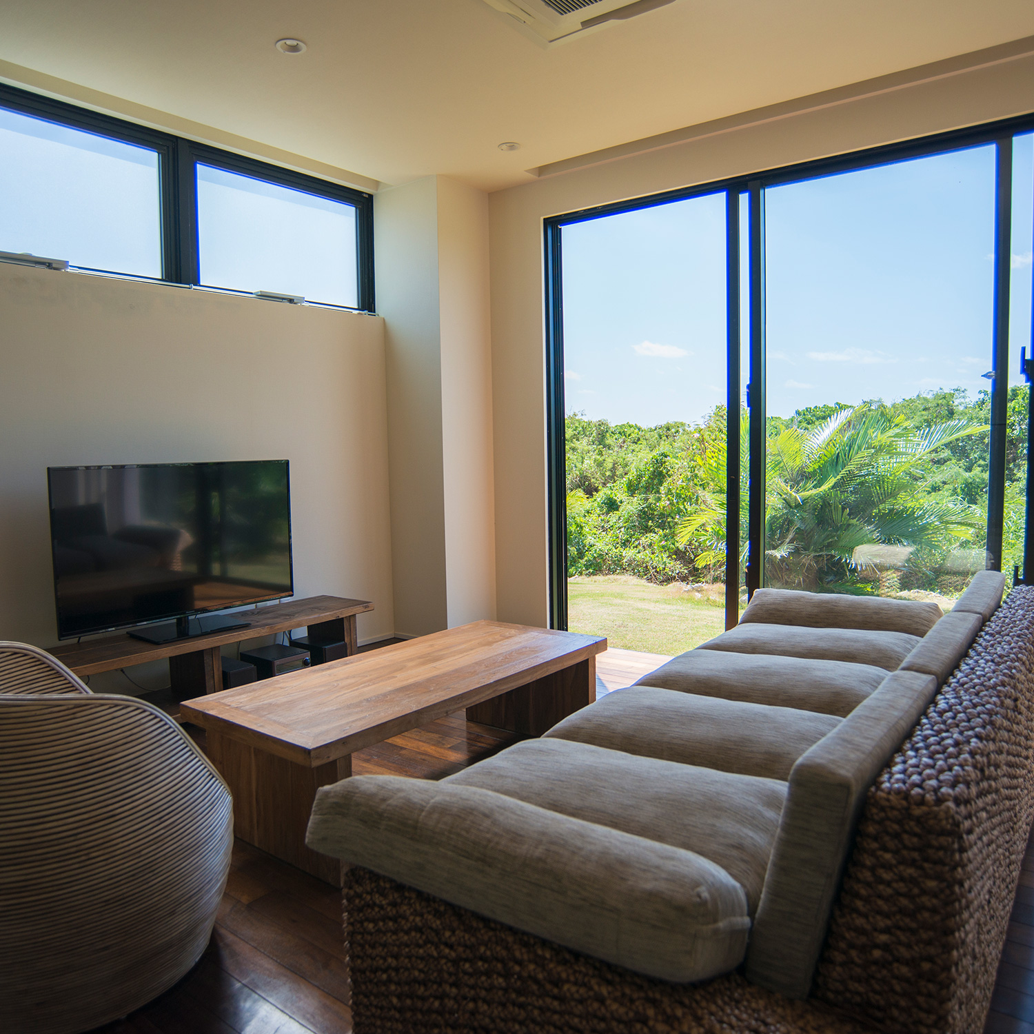【side.B】niwa　living room