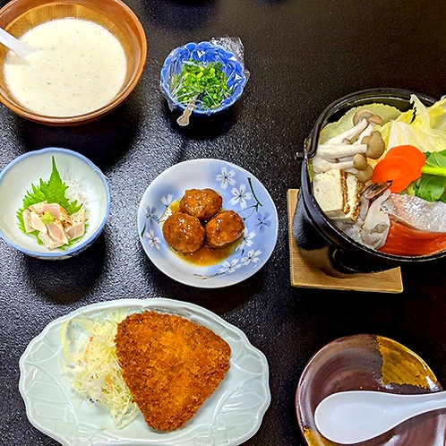 港町の素朴ですが美味しい手作り料理です。（晩御飯一例）