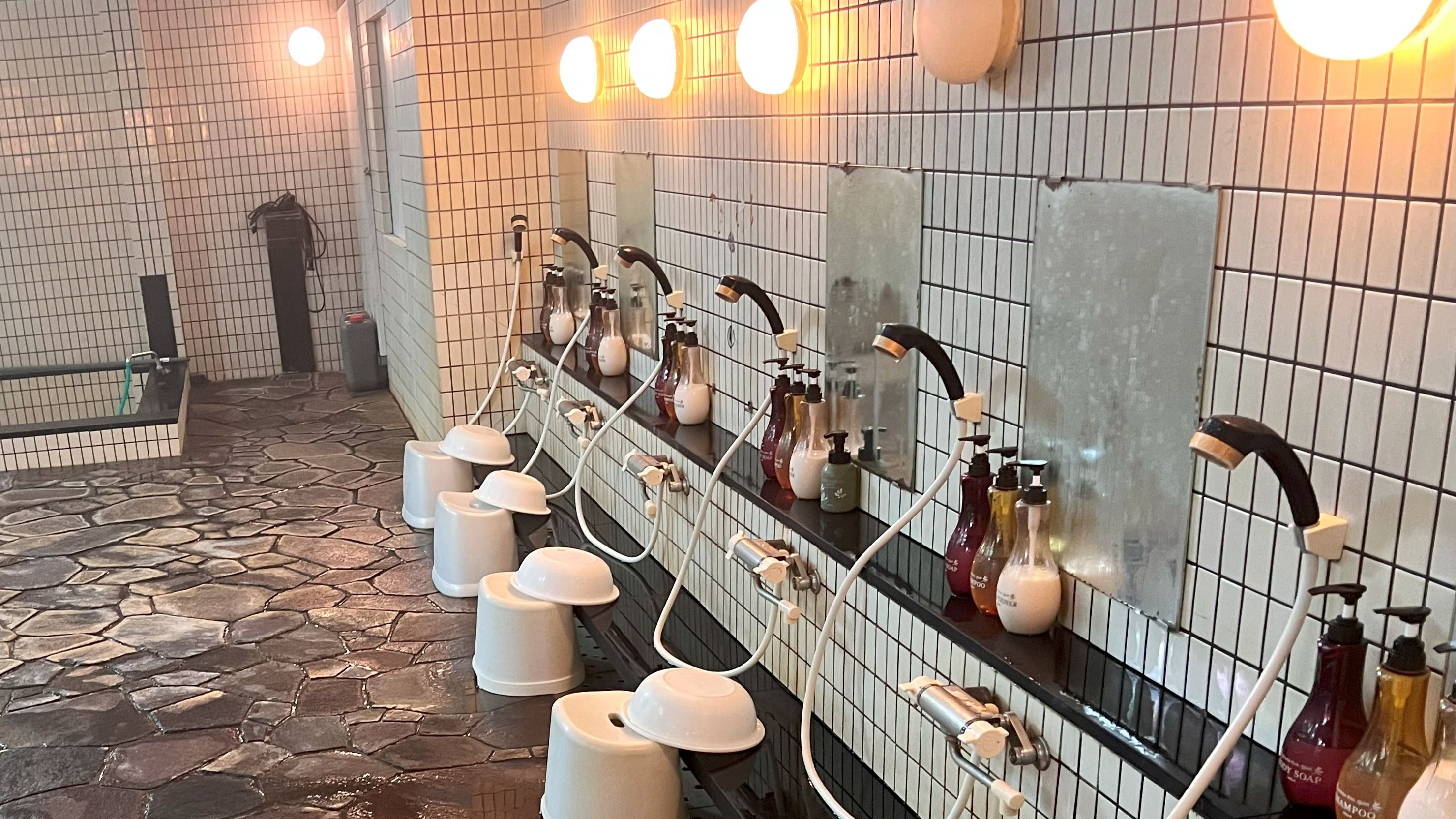 女性用大浴場の洗い場