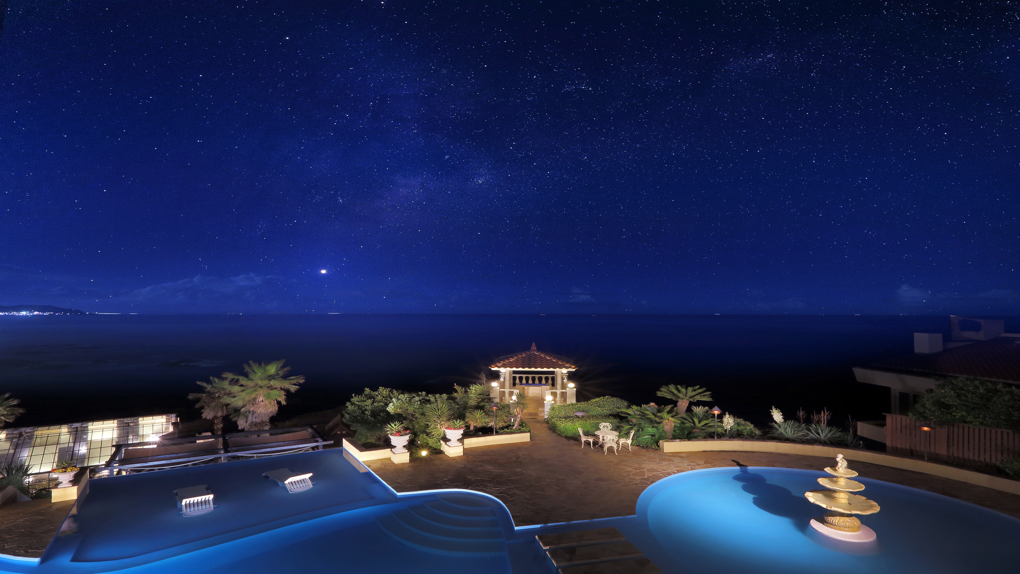 満点の星に抱かれるリゾートホテル