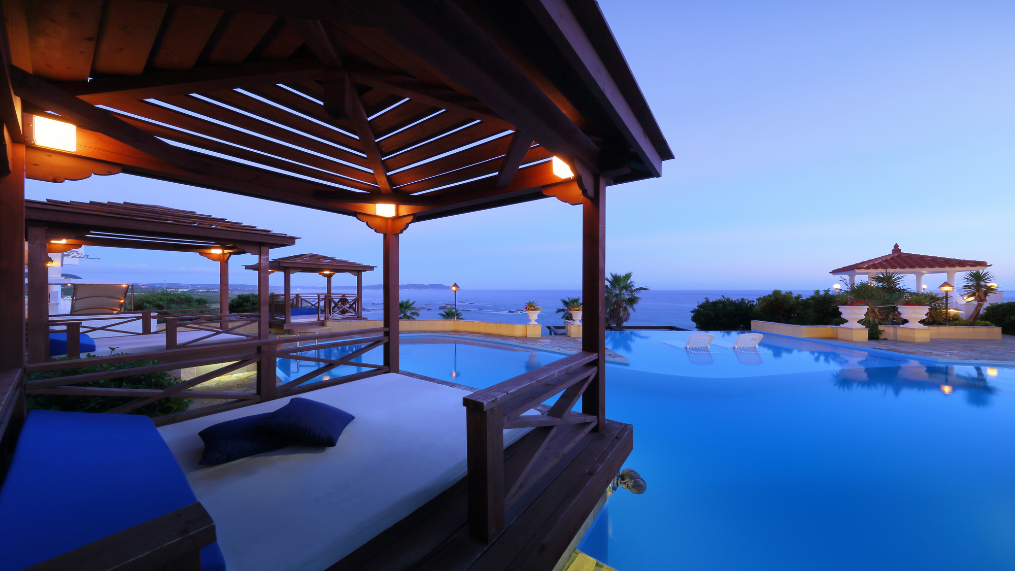 インフィニティプール（薄暮イメージ）