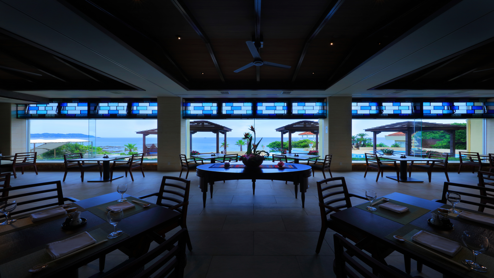 ディナーダイニング「碧海」