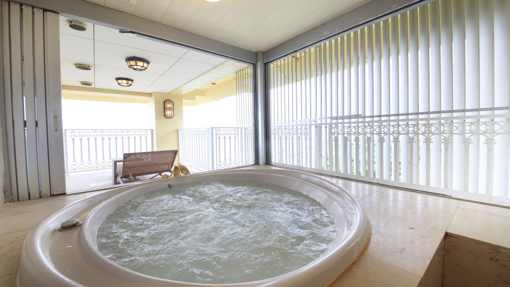 【最上階】パノラマコーナースイート「サンセット」（バスルーム）