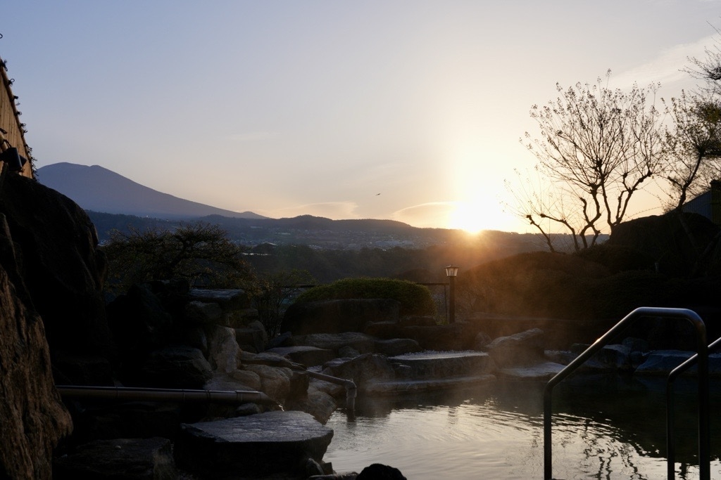 【１泊２食】夕食のメイン料理　麦豚しゃぶしゃぶまたは北陸海鮮鍋