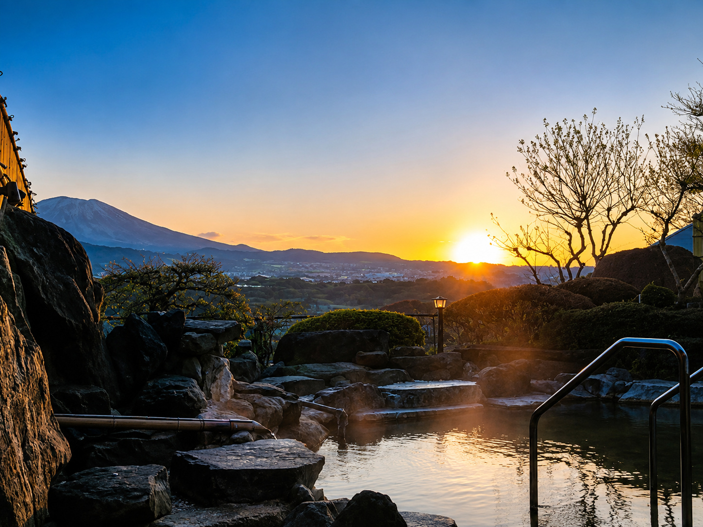 露天風呂から望む日の出 