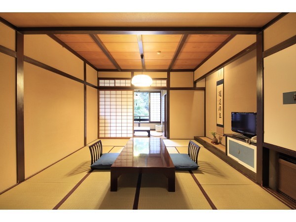 昭和棟/10帖+広縁　定員は通常２名　ゆったりとおくつろぎいただきます