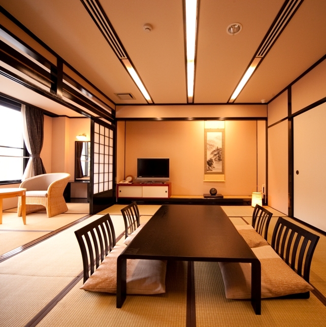 Japanese-style room (square)