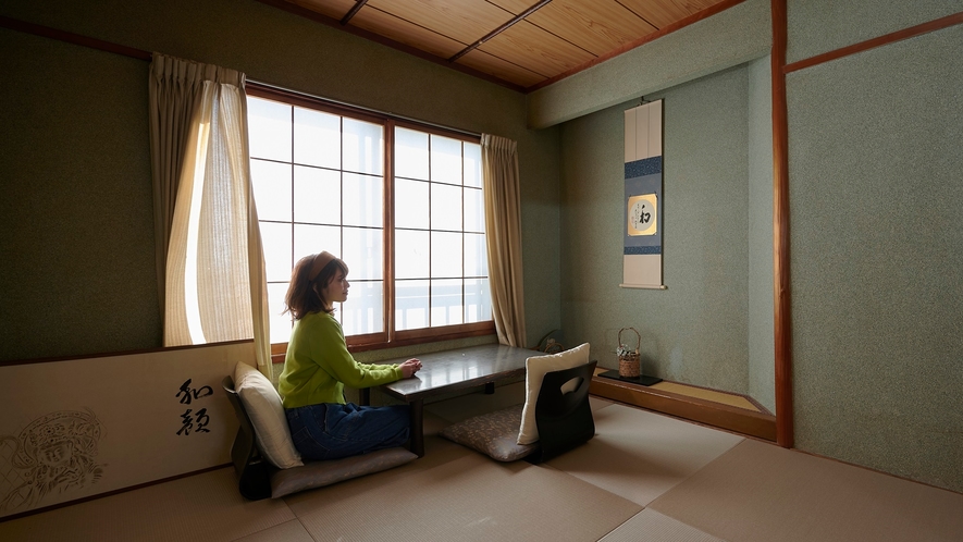 *夜景の見える和モダン和室。琉球畳を使用しています。