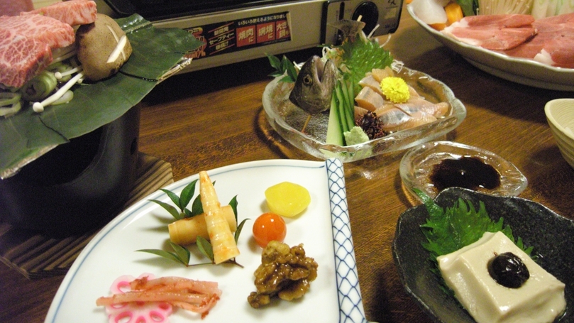 【50歳以上で特典付き】自然豊かな山里でゆったり大人旅★山の幸と温泉満喫【現金特価】