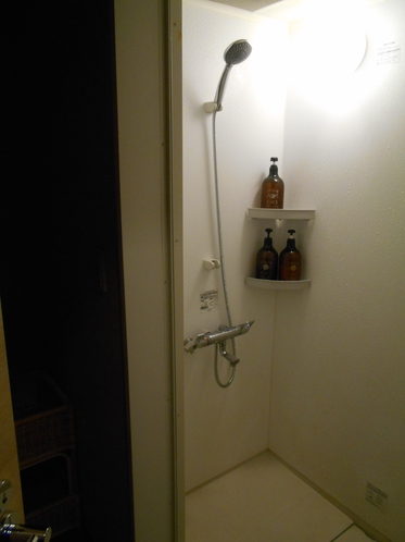 宿泊用　シャワー室　3階廊下　他のお客様と共用でご利用していただきます。