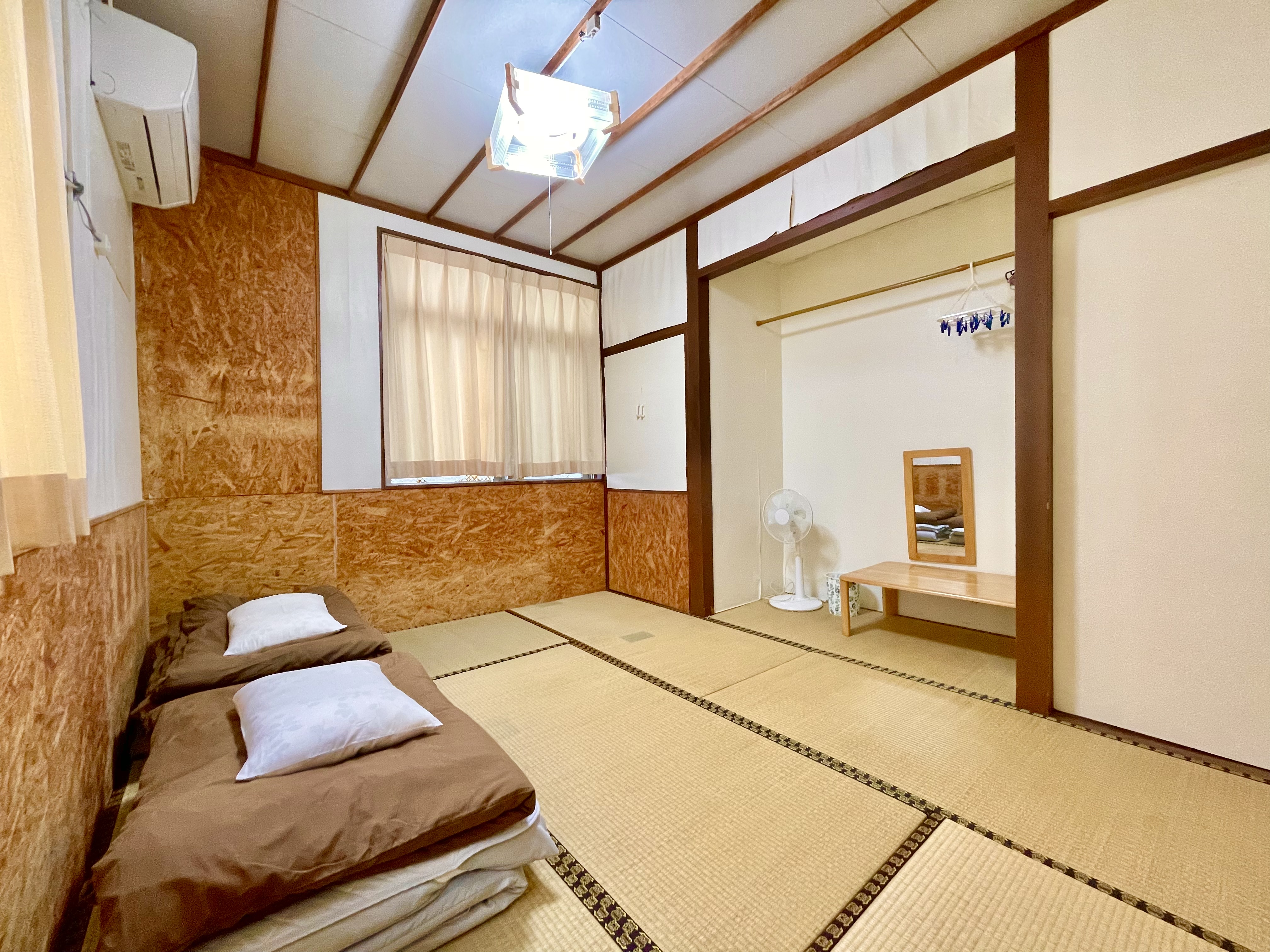７畳の和室です。１～２名様までお泊りいただけます。エアコン、テレビ、ドライヤー完備。