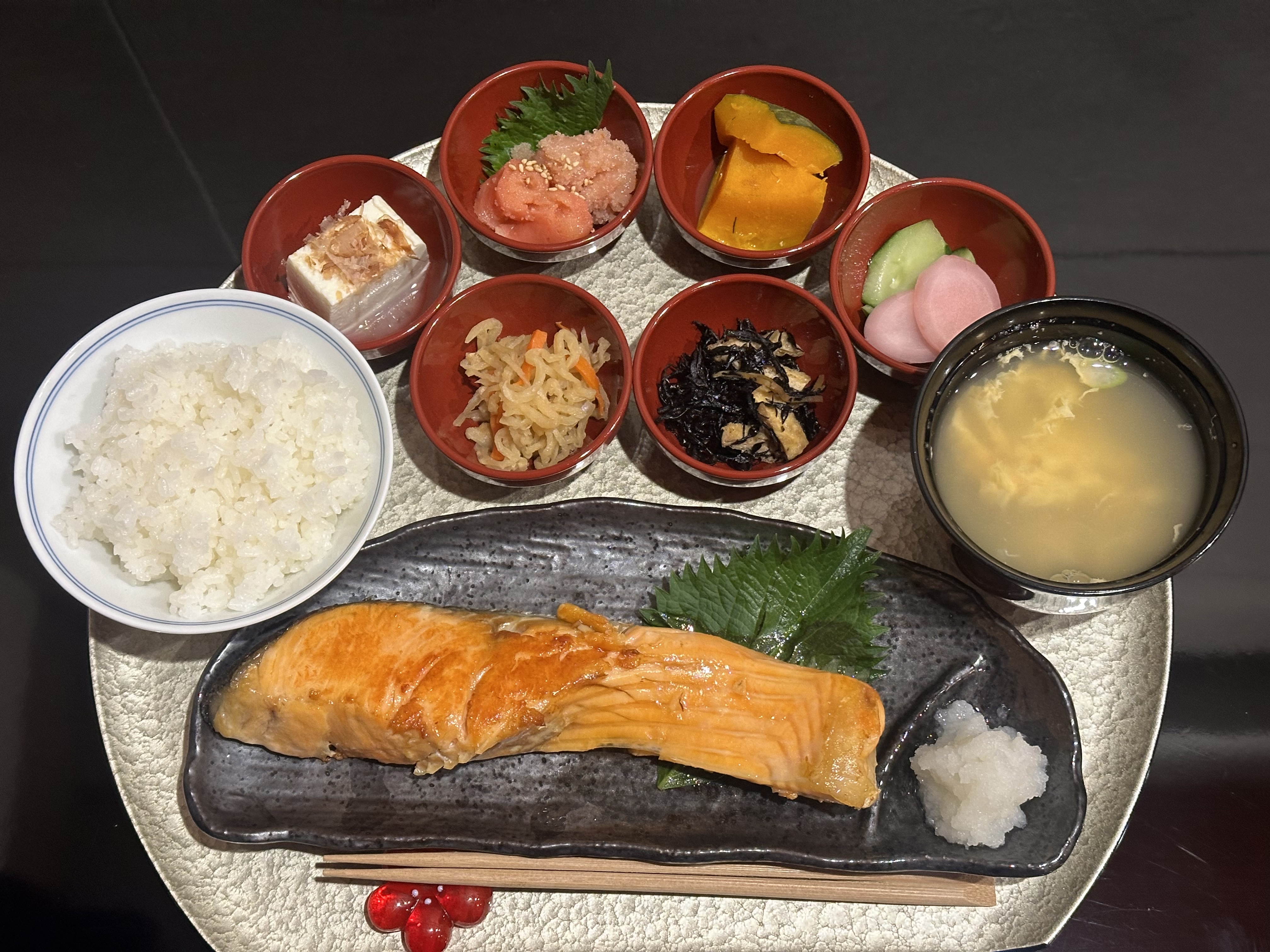 ■選べる朝食メニュー(鮭定食)