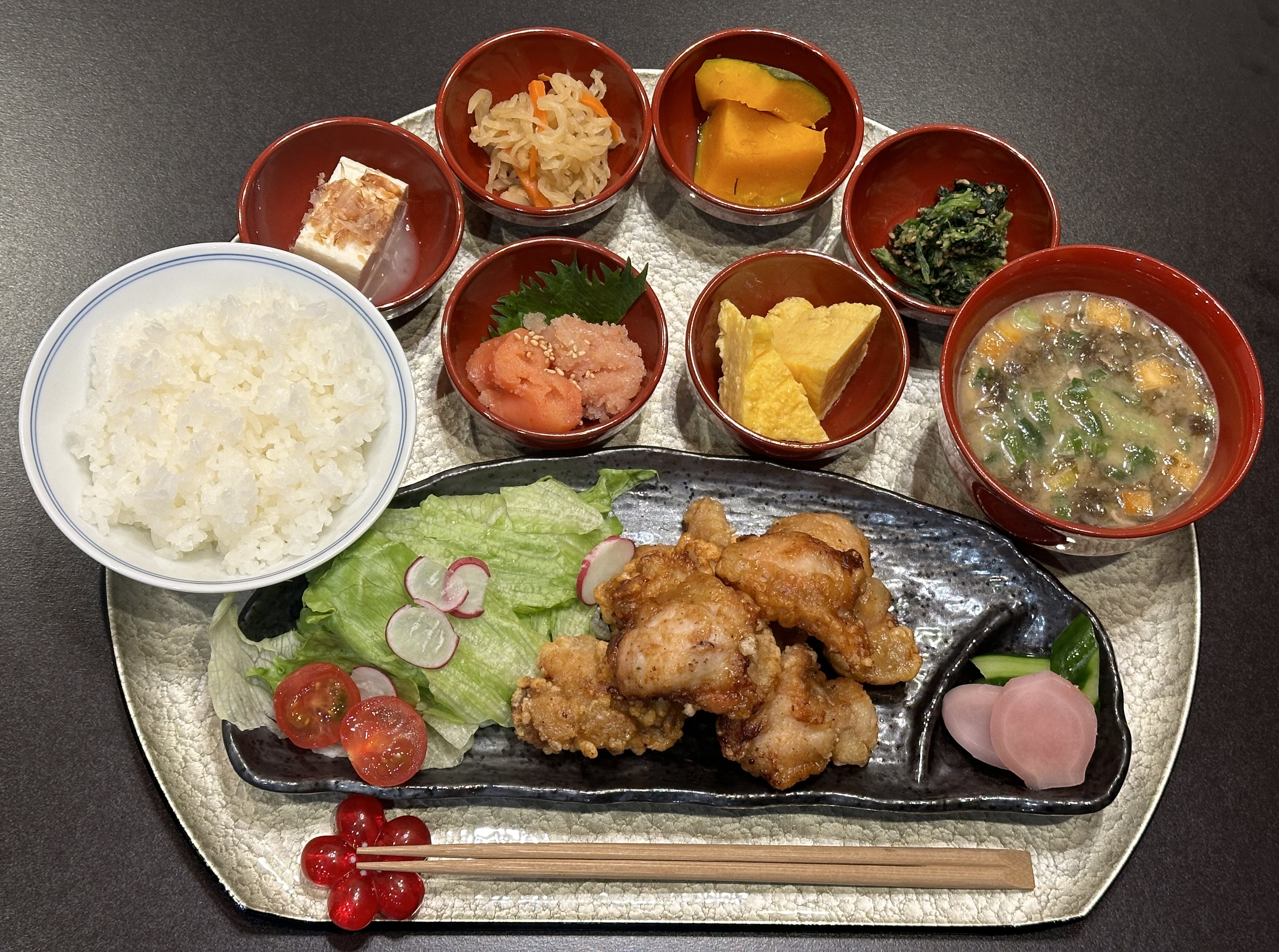 ■選べる朝食メニュー(からあげ定食)