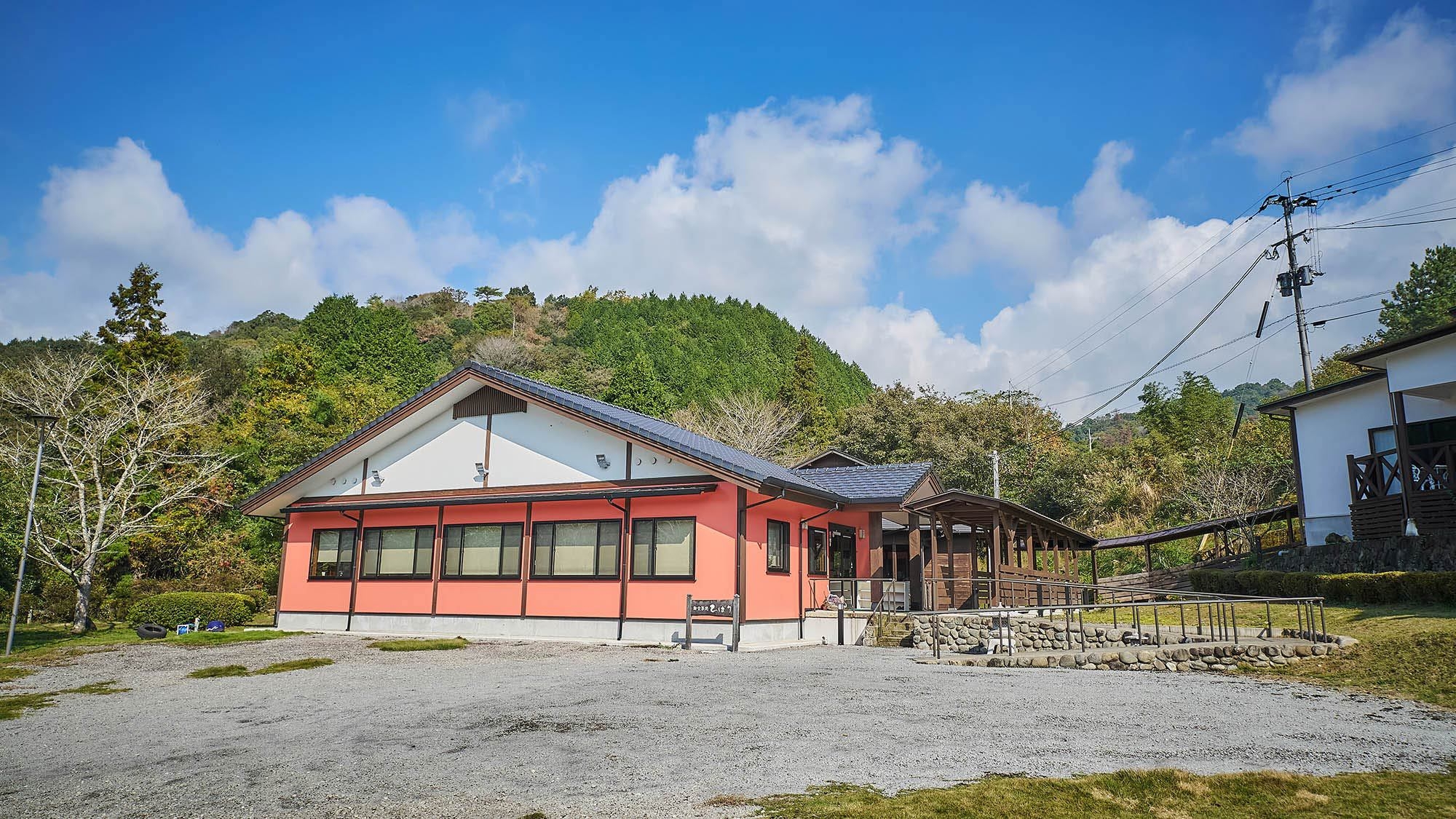 【記念日】2食付き＼大自然に囲まれた地熱利用の宿／懐かしさを感じる空間で郷土料理をお楽しみください