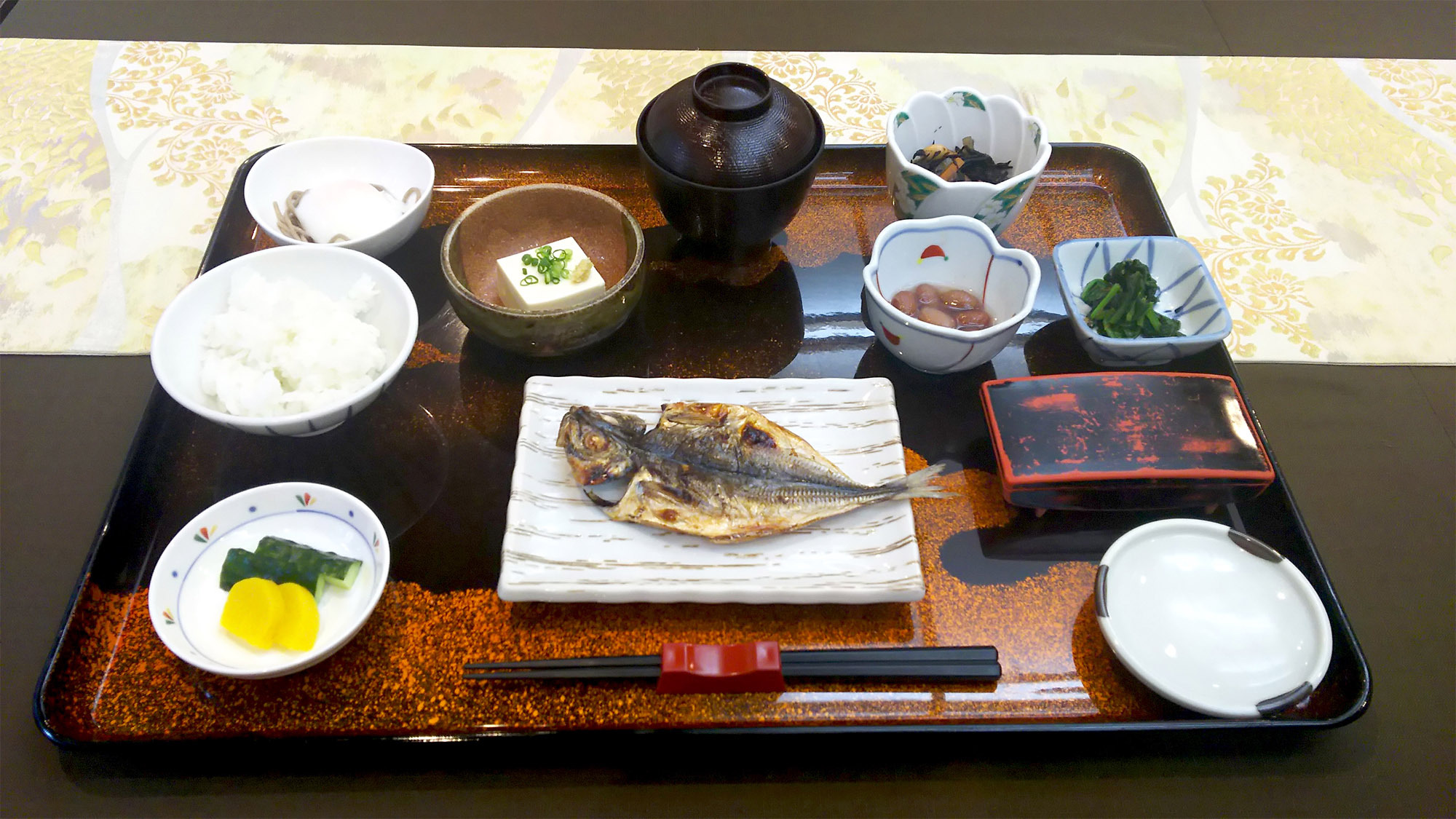 【1泊朝食】日帰り温泉湯めぐり＆源泉かけ流し貸切温泉で箱根を満喫