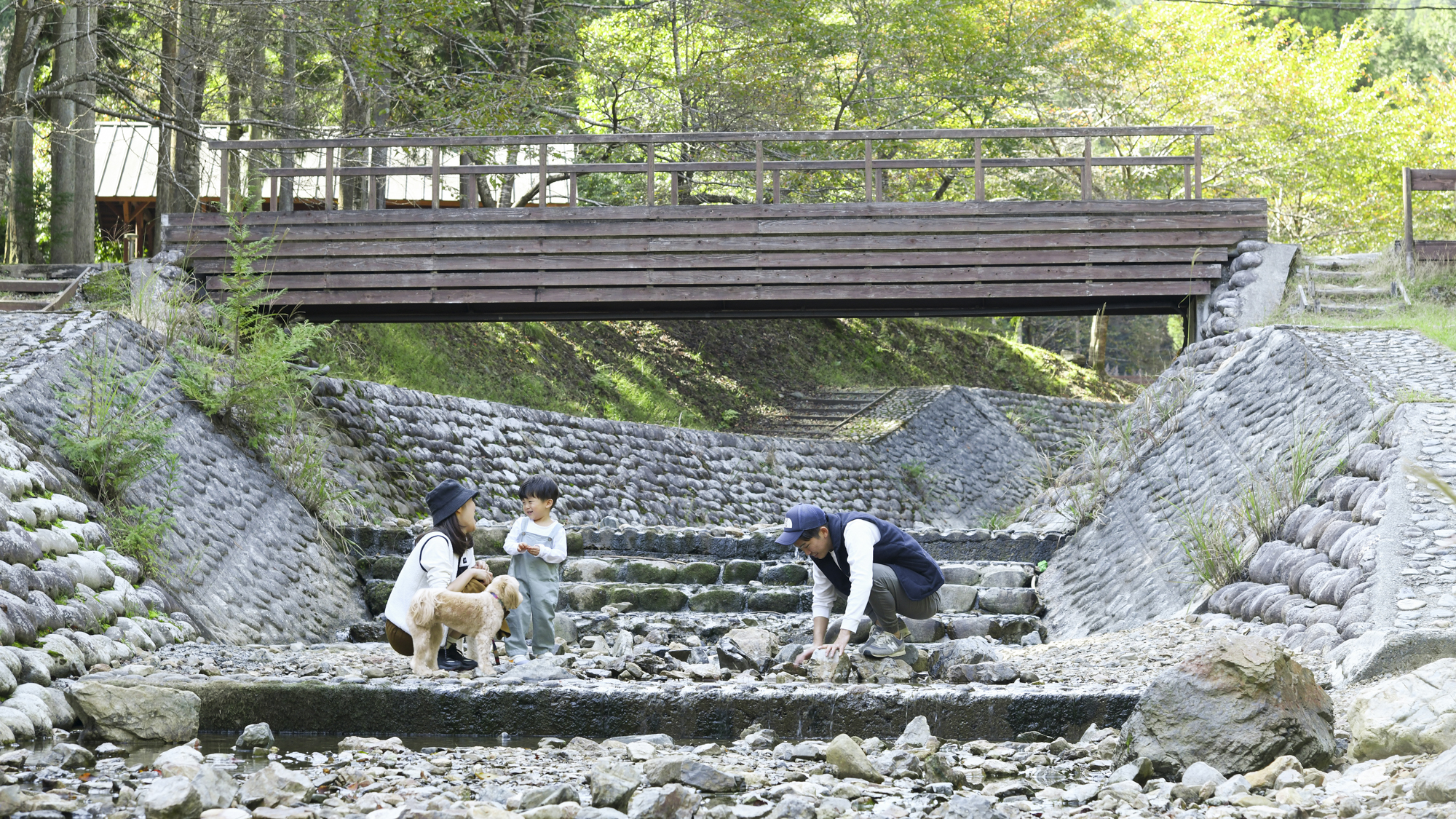 *【川遊び】流れる水が身体に心地よい自然のマッサージを楽しめます