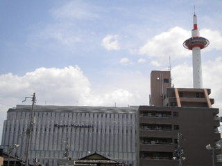 ヨドバシカメラと京都タワー