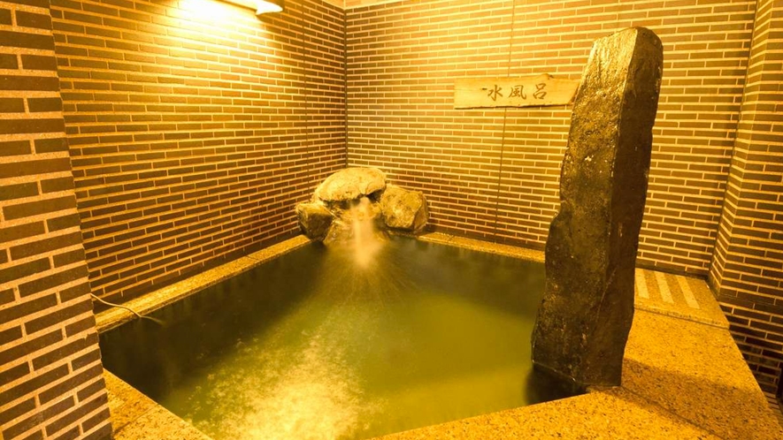 ■大浴場　水風呂（水温:16～17℃）