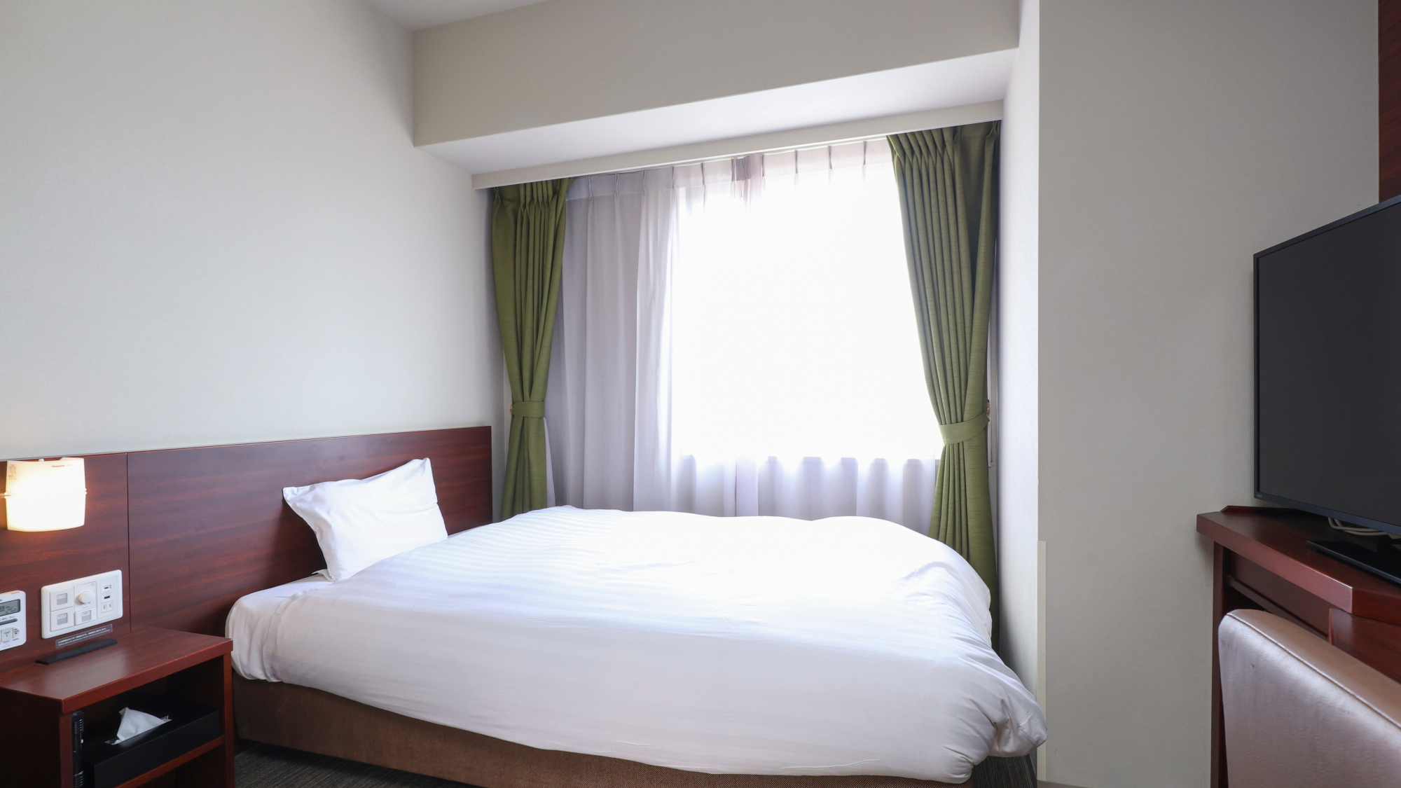 ◆シングルルーム14.19平米　ベッド幅120cm&times;195cm　シモンズ社製ベッド