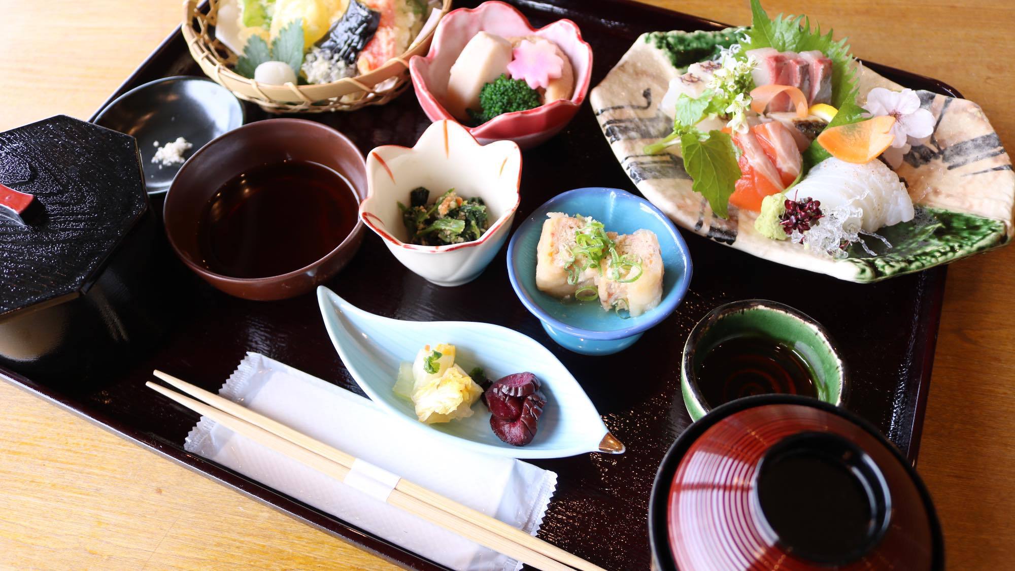 【日帰り昼食】お刺身盛り×天ぷら 欲張り御膳『空膳』｜温泉入浴付き