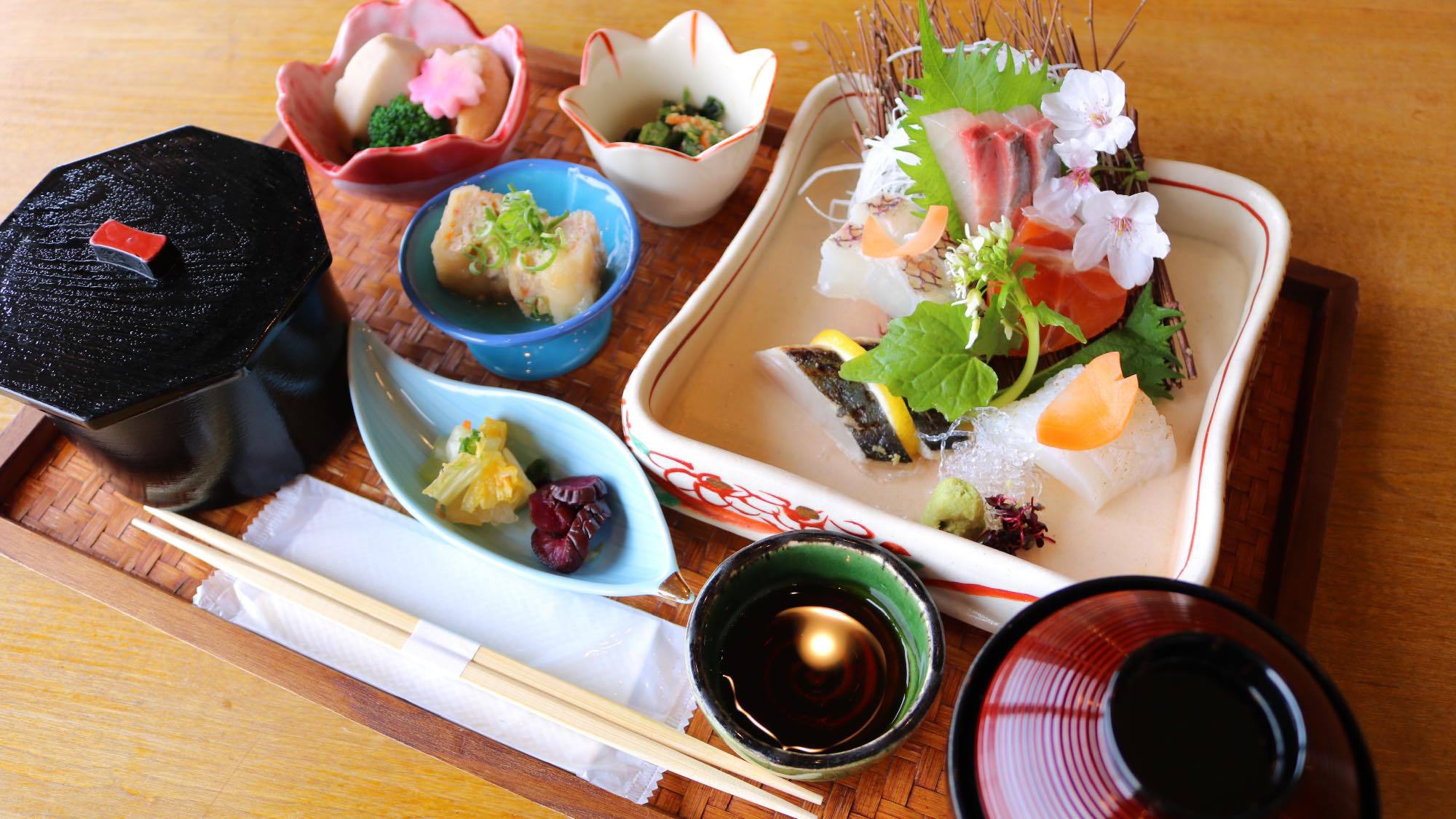 【日帰り昼食】お刺身盛り合わせ御膳『海膳』｜温泉入浴付き