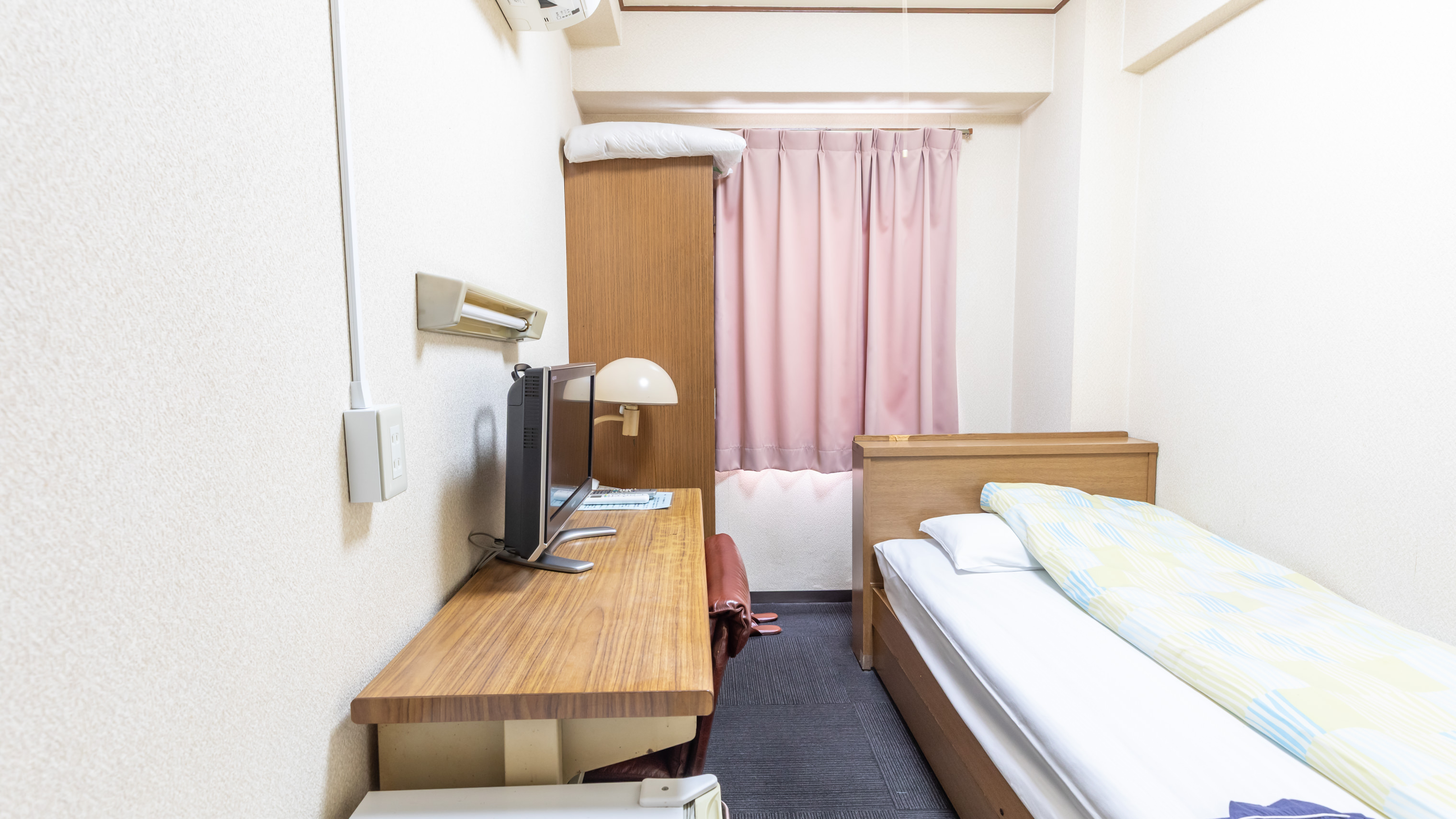 【喫煙】シングルルーム（ユニットバスタイプ）7平米