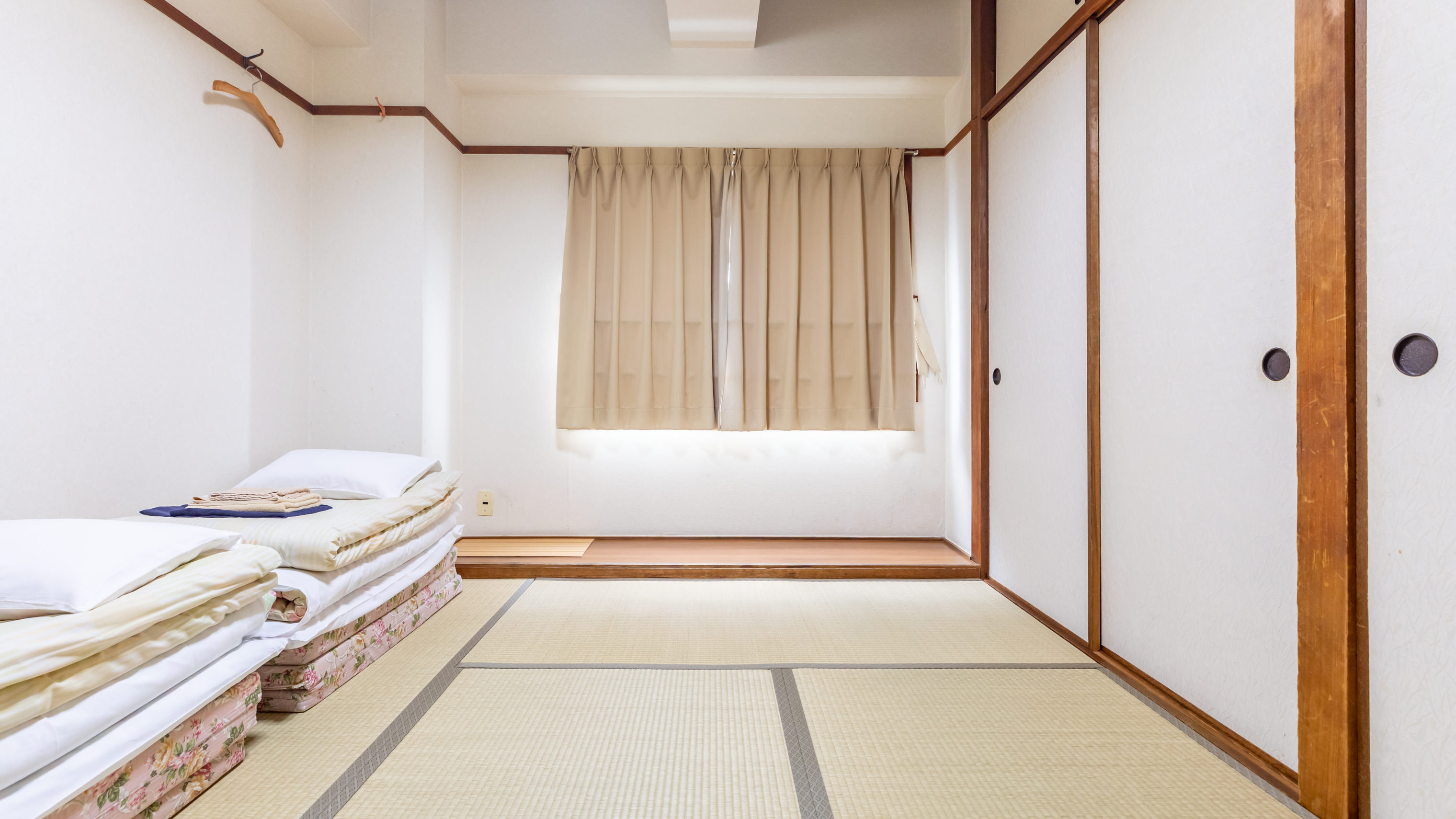 【喫煙】和室1～3名様（バス・トイレ共用）