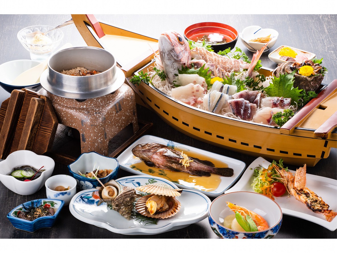 【海釣クルーズプラン_寿】主人が釣った新鮮な地魚を使った会席料理！安くたらふく魚介を食べるならこれ！