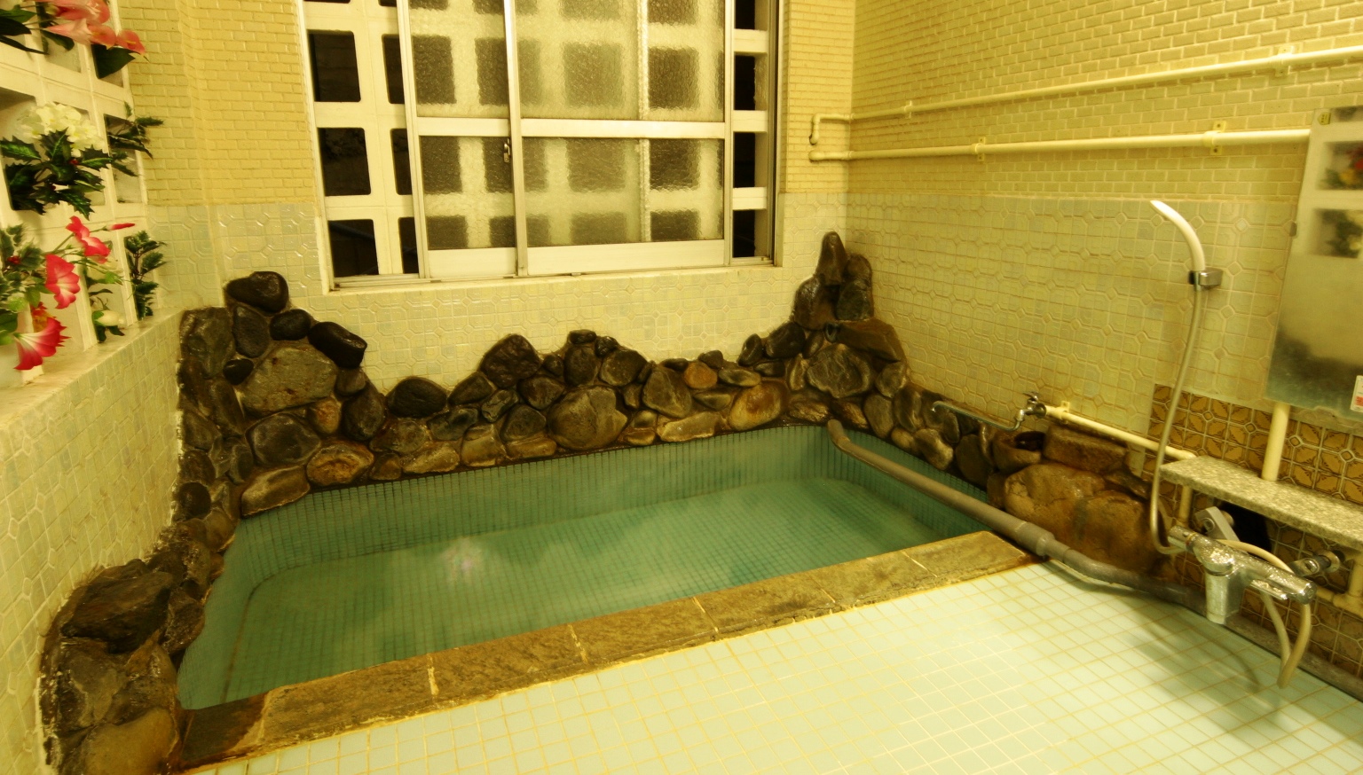 内湯＆露天風呂 24時間いつでもご利用いただけます。