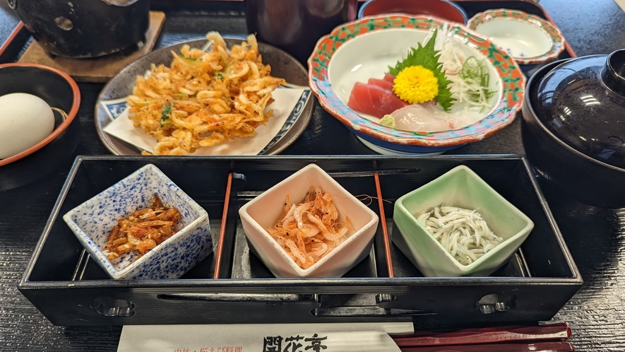 *料理一例／三点珍味盛は、三種三様の桜えびの味が楽しめます。