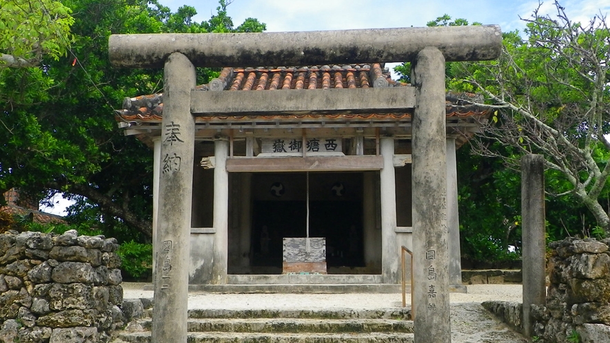 *【西塘御嶽】竹富島の偉人「西塘」を祀っている神聖な場所。