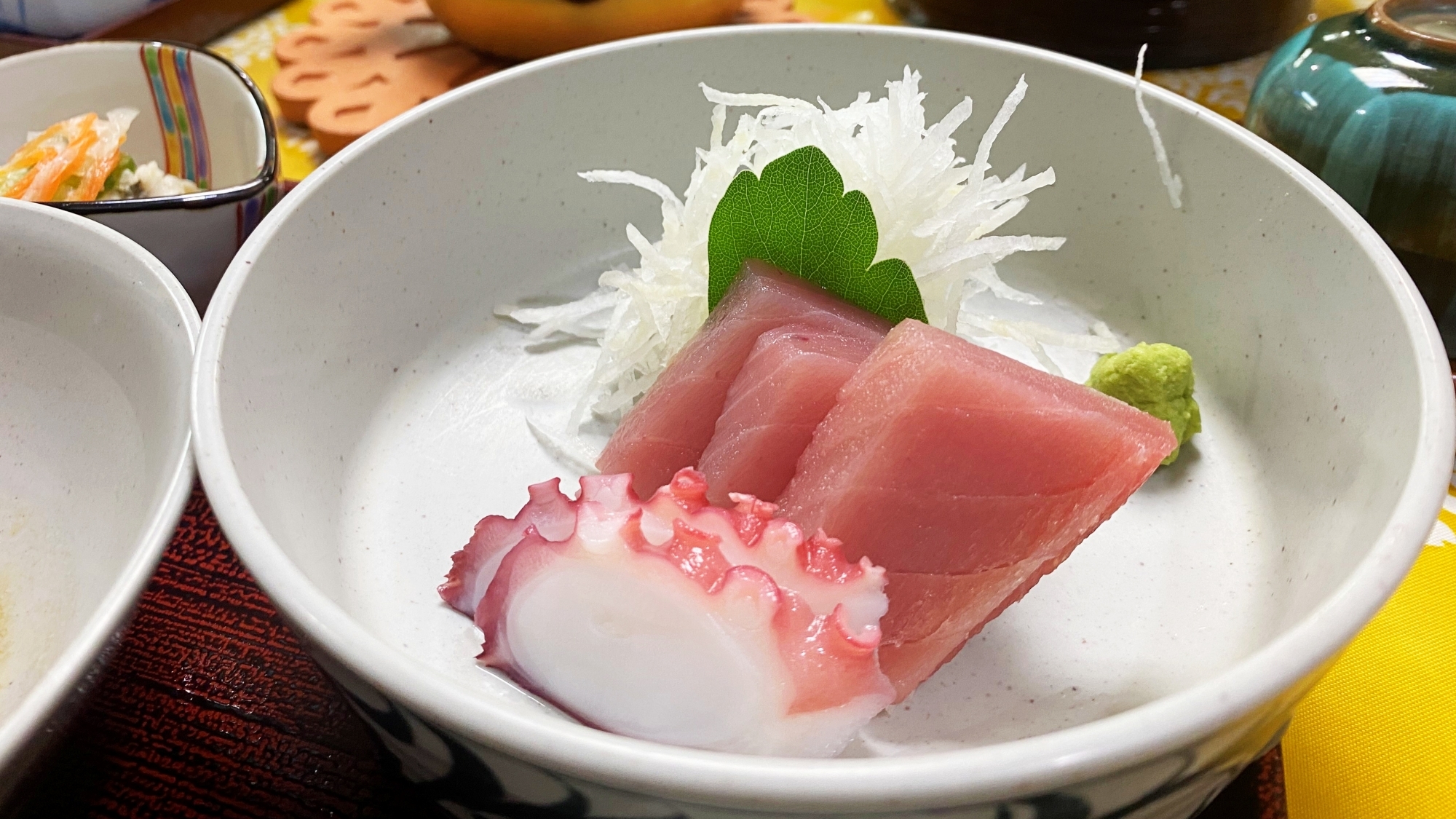 *【夕食一例】新鮮な海の幸を堪能できるお刺身盛り。