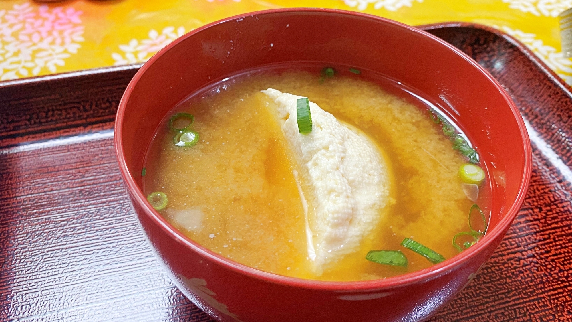*【朝食一例】朝の定番、旅館の手作り味噌汁をどうぞ。