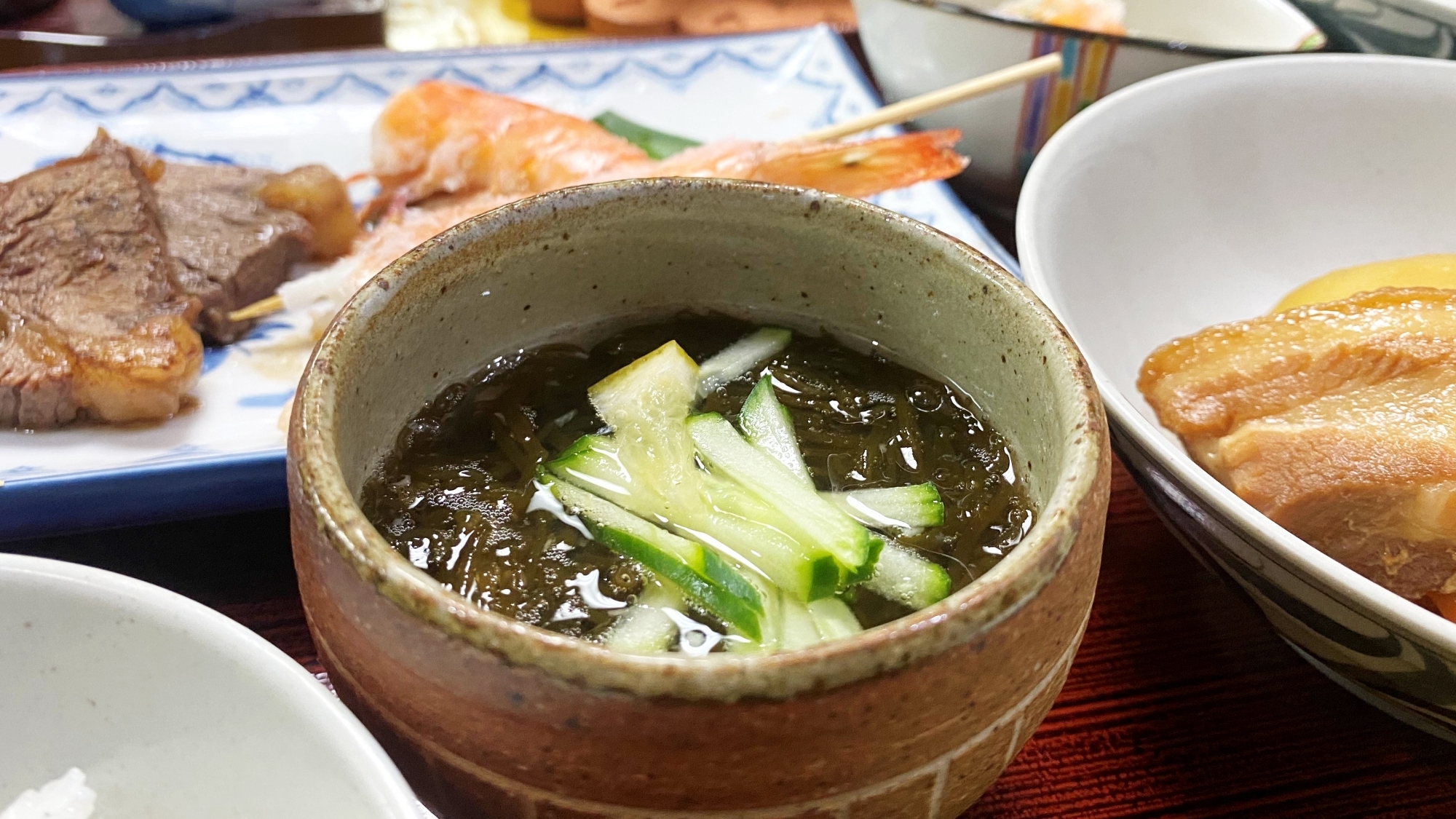 *【夕食一例】沖縄の定番もずく酢は食欲そそる一品です。