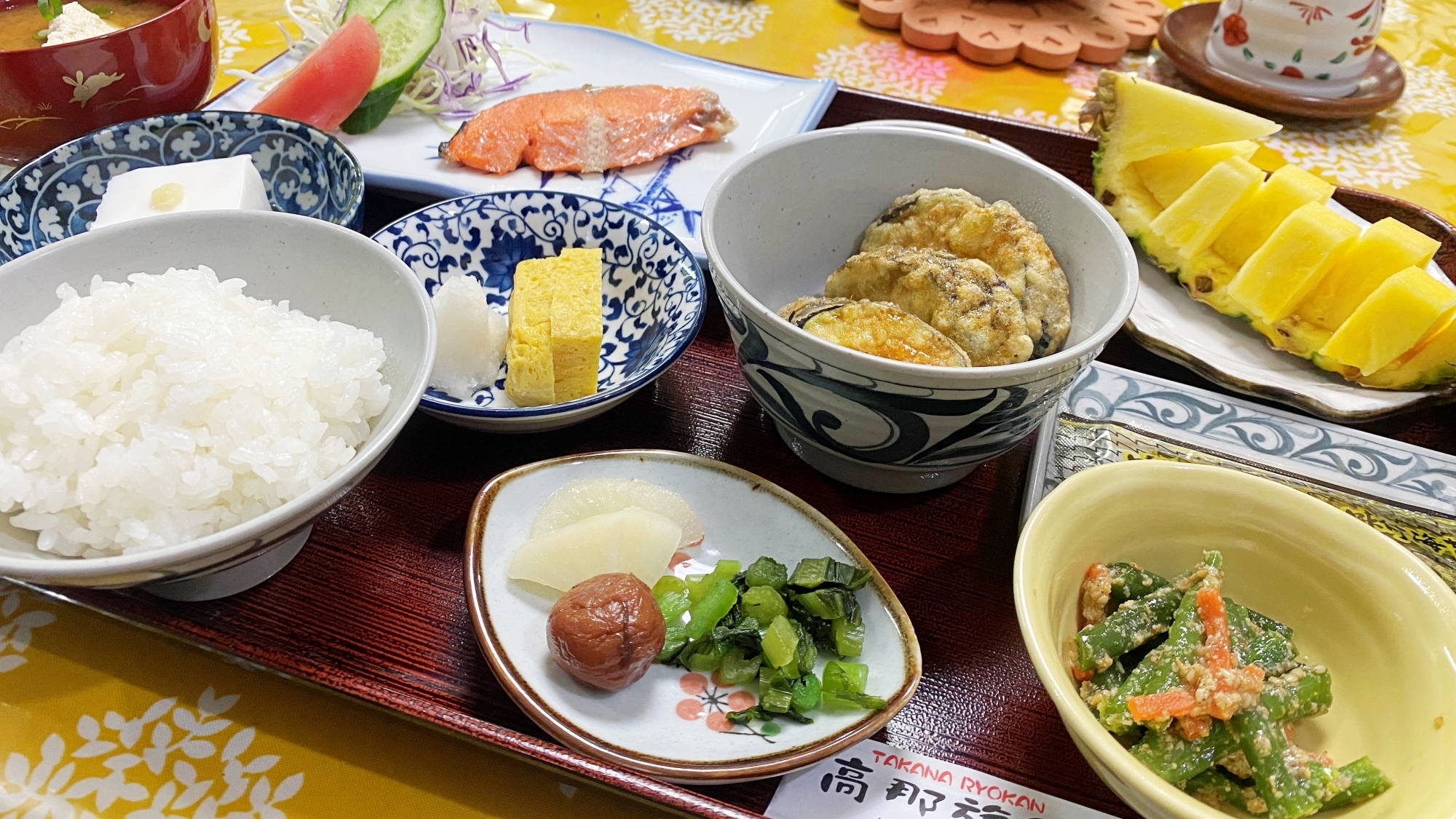 *【朝食一例】彩り豊かで朝も品数豊富！旅館自慢の和朝食です。