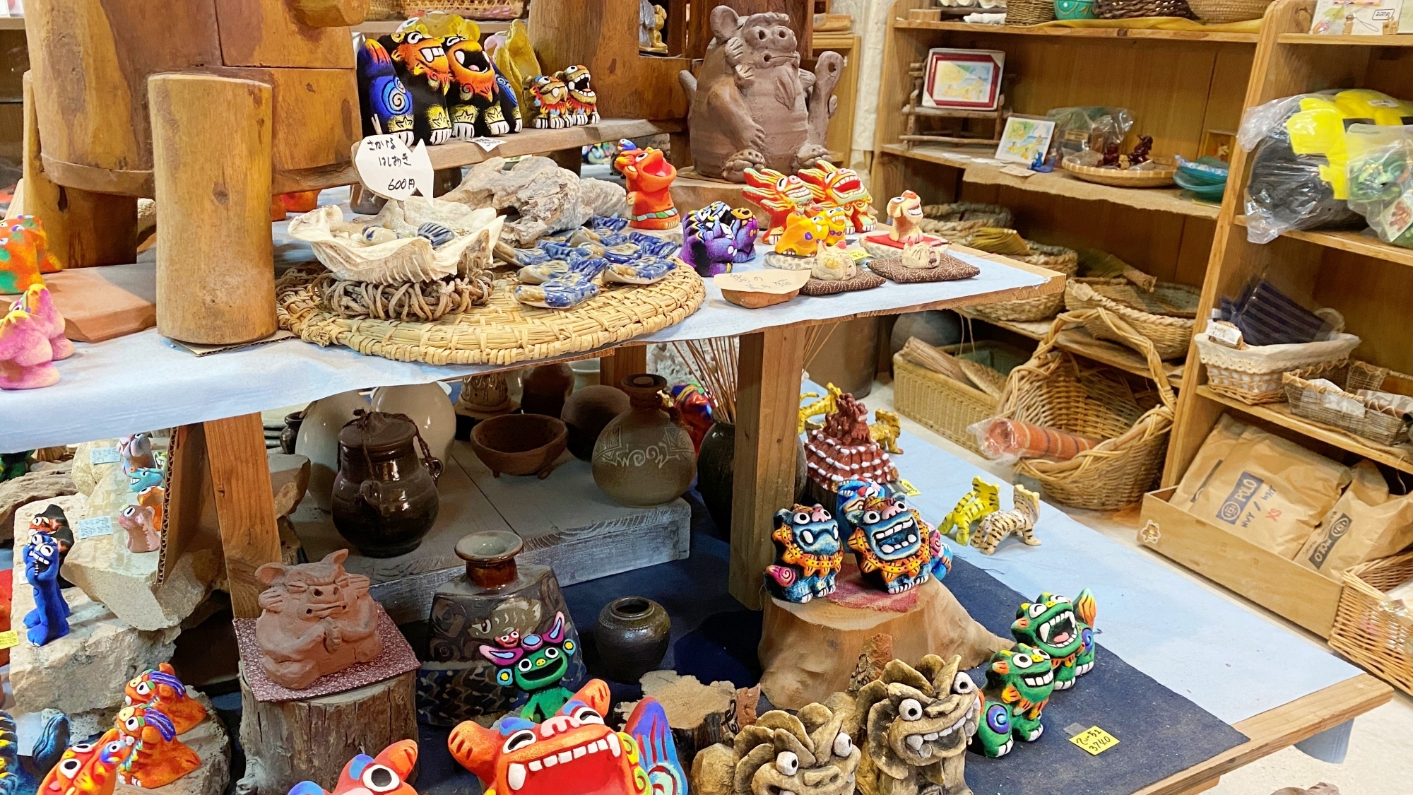 *【茶屋たかにゃ】工房の温もりを感じる一点物のシーサーが勢揃い。
