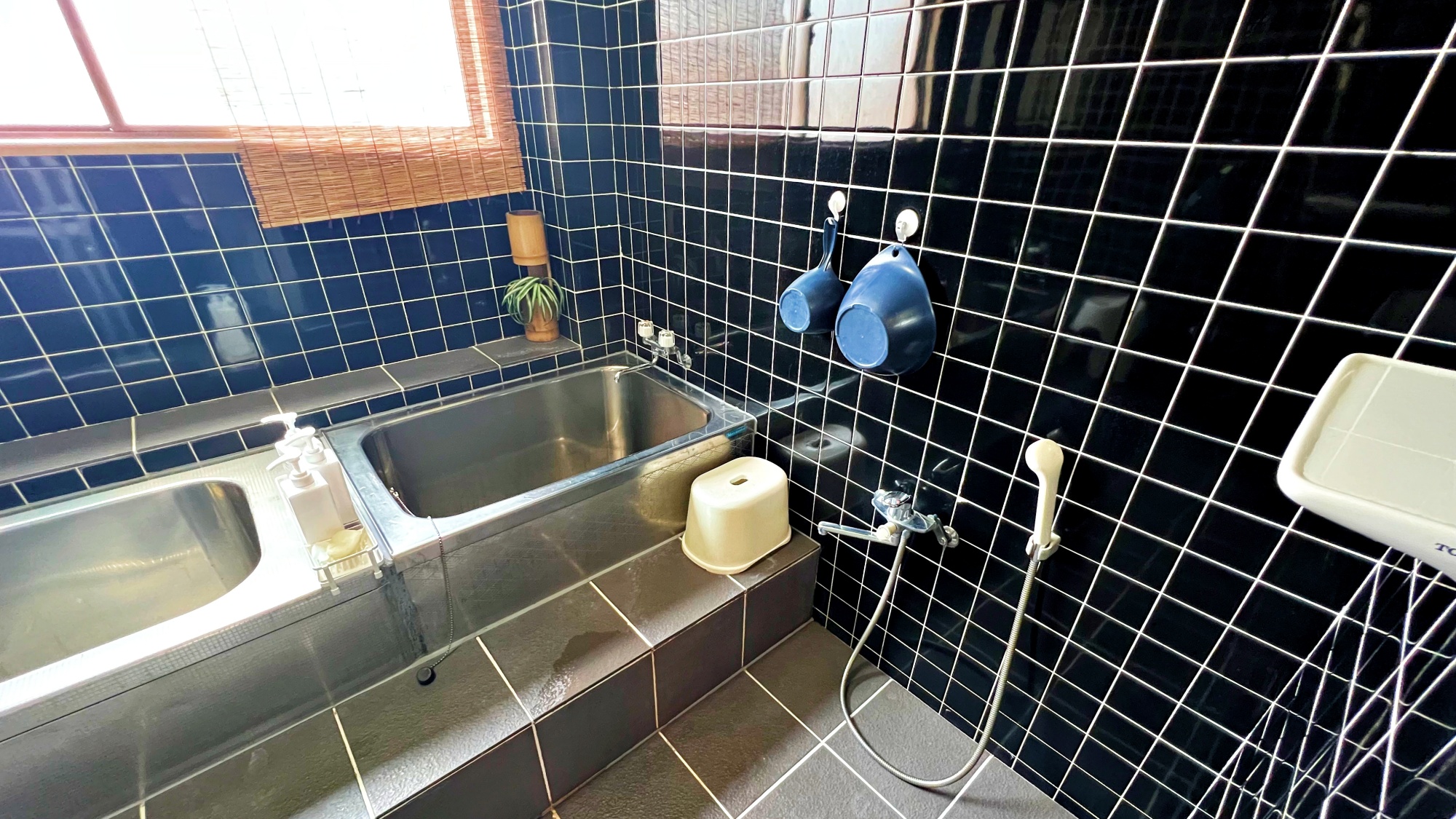 * 貸切風呂は広々空間