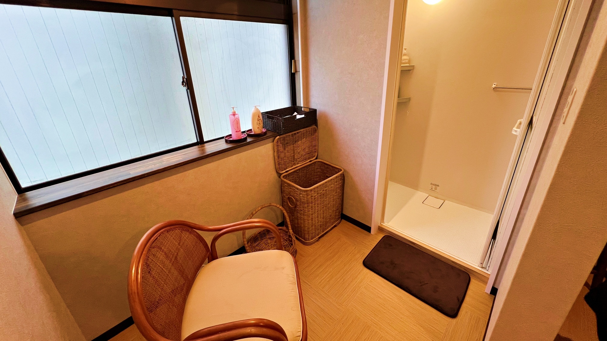 * シャワールームは男女別で安心♪～女性用シャワールームです～