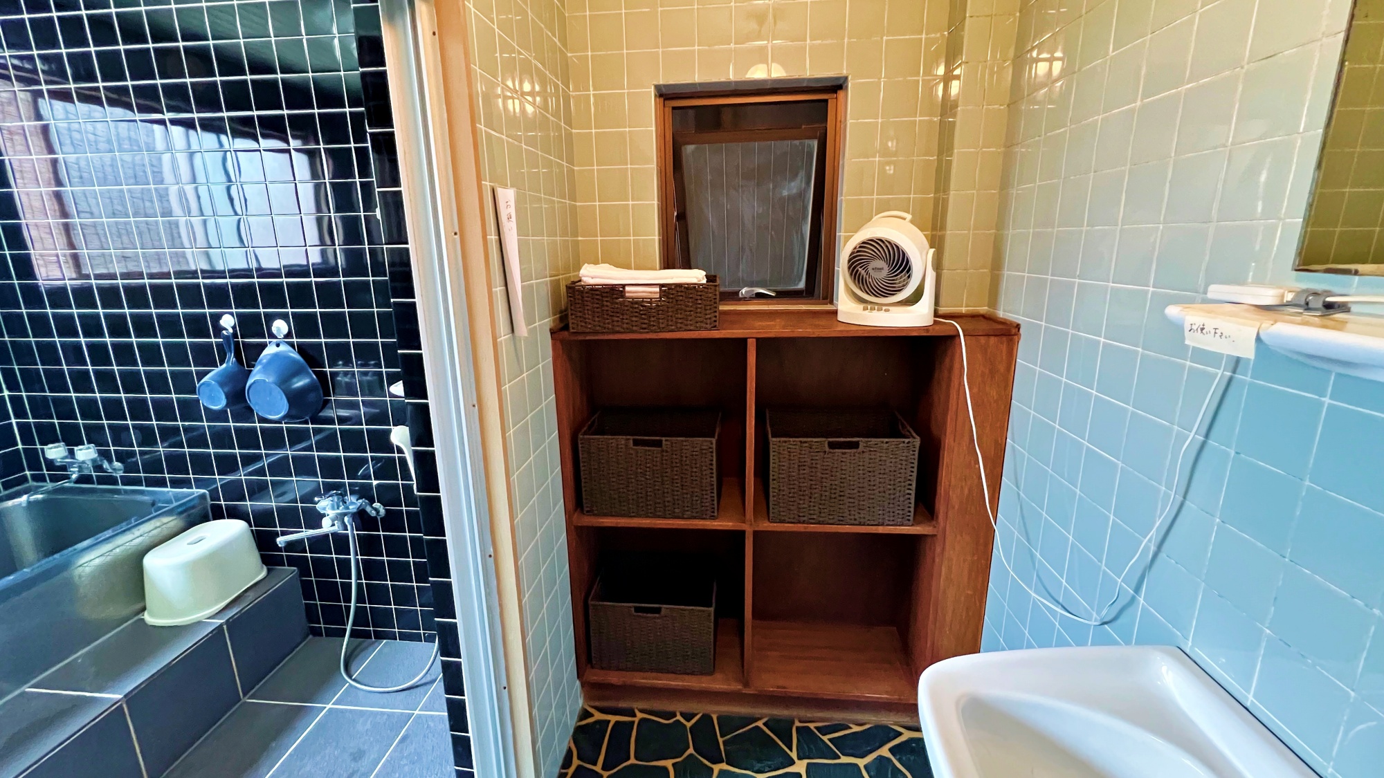 * 脱衣場は洗面所もあります