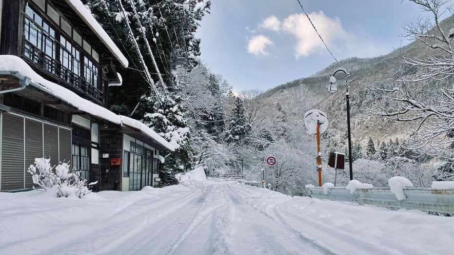 *周辺風景 【雪景色】冬ならではの景色を楽しんだ後は体の芯から温まる四万温泉の湯をご堪能ください。