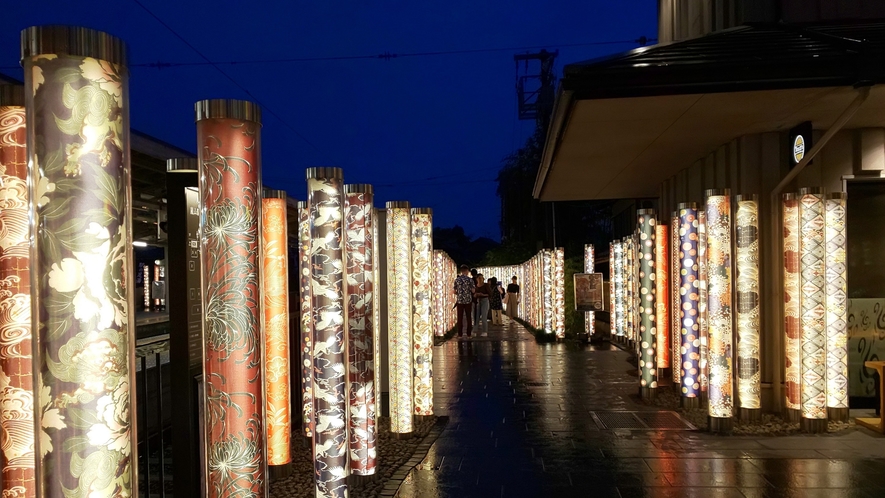 【嵐電嵐山駅】約600本の和モダンな京友禅ポールΣ(・ω・ノ)ノ!