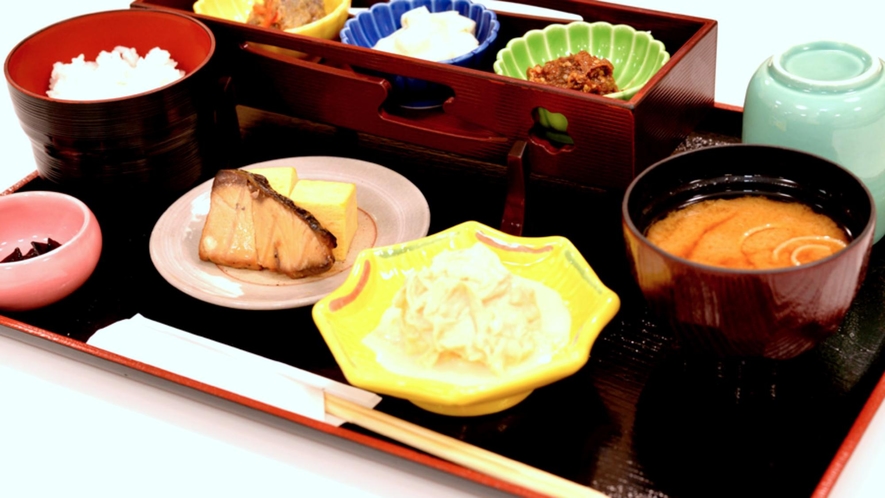 朝食イメージ：京都らしいおばんざい風の朝食をご用意します
